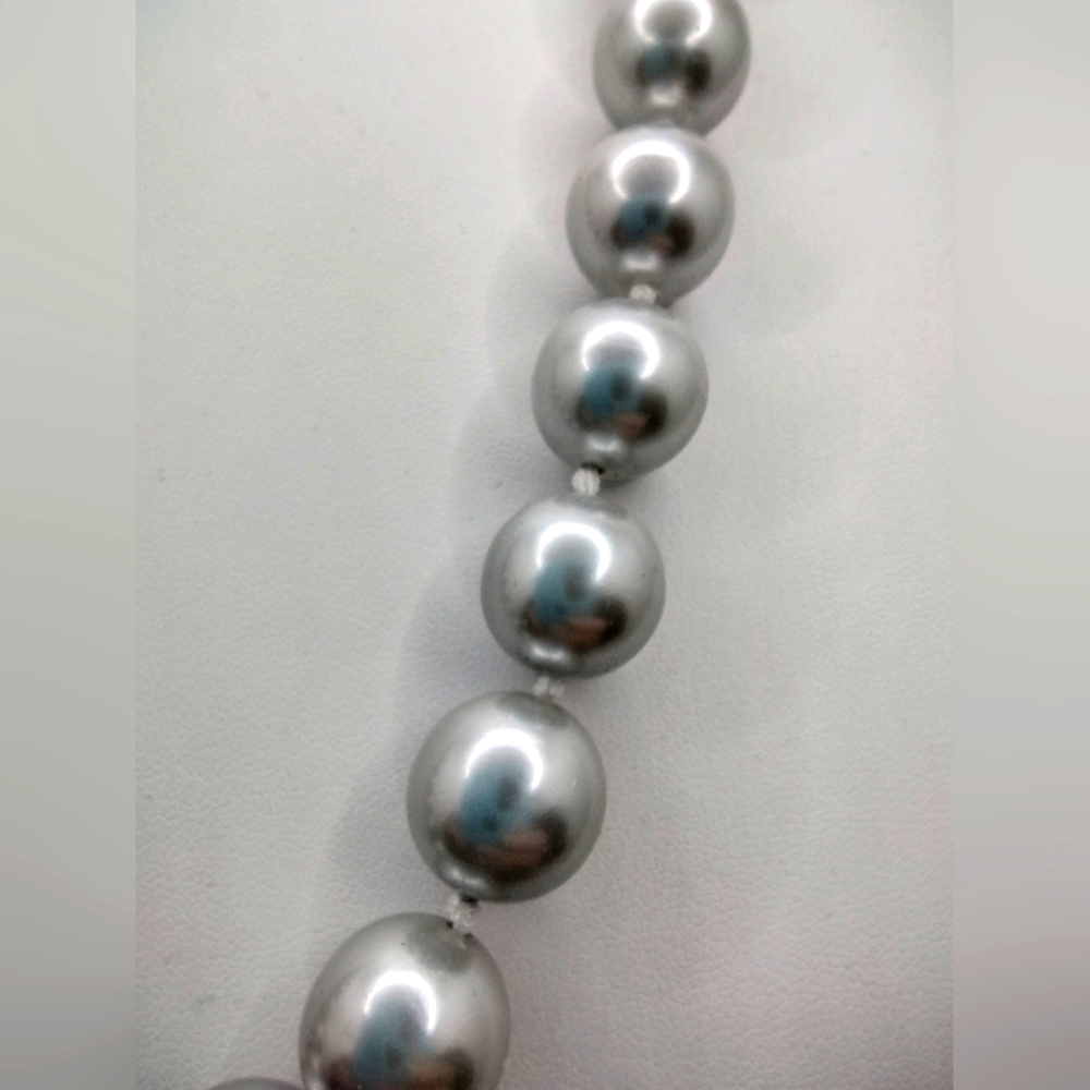 Fashion Faux Light Grey Pearls Chunky Choker Style Necklace - Picture 3 of 3